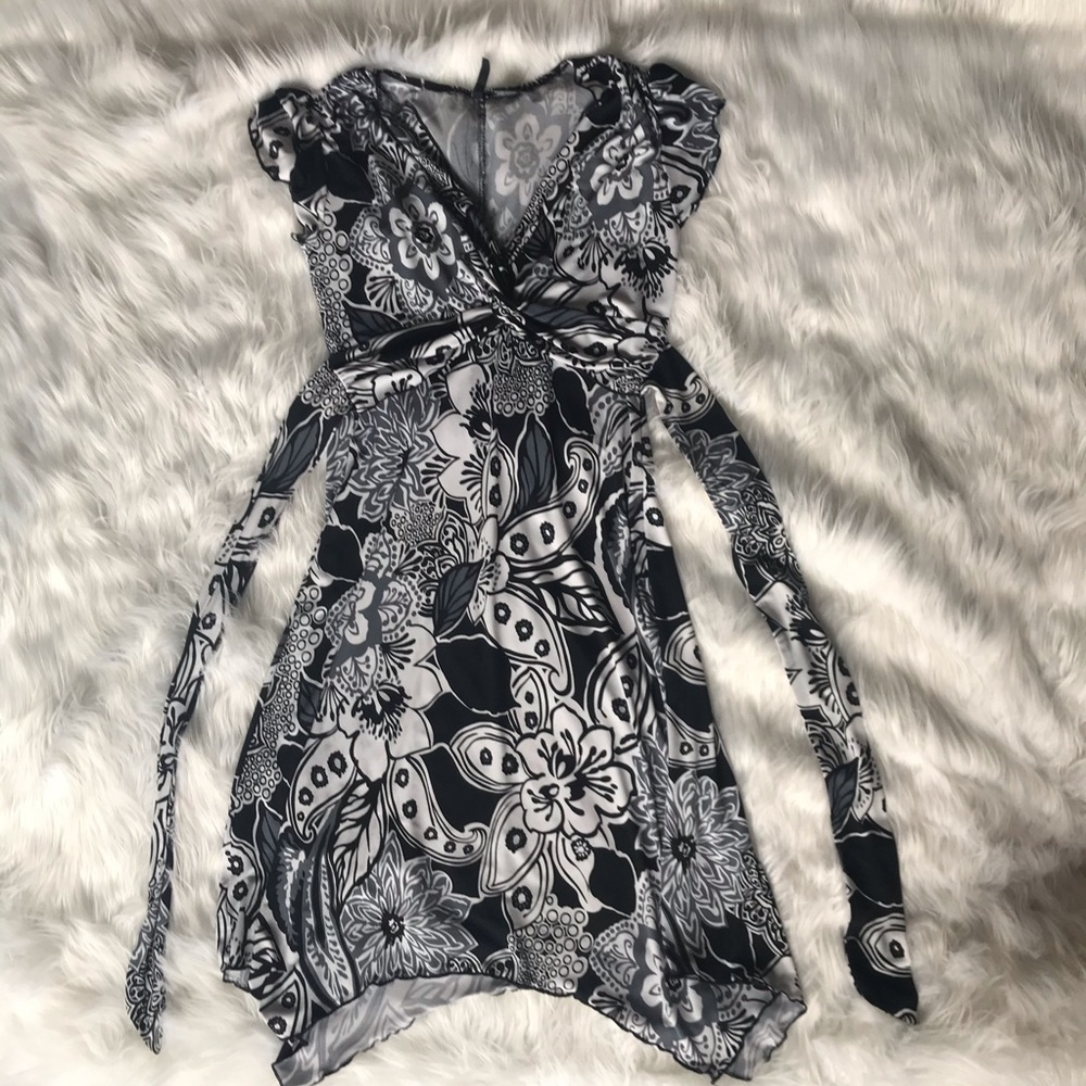 New Directions Floral Tie Dress